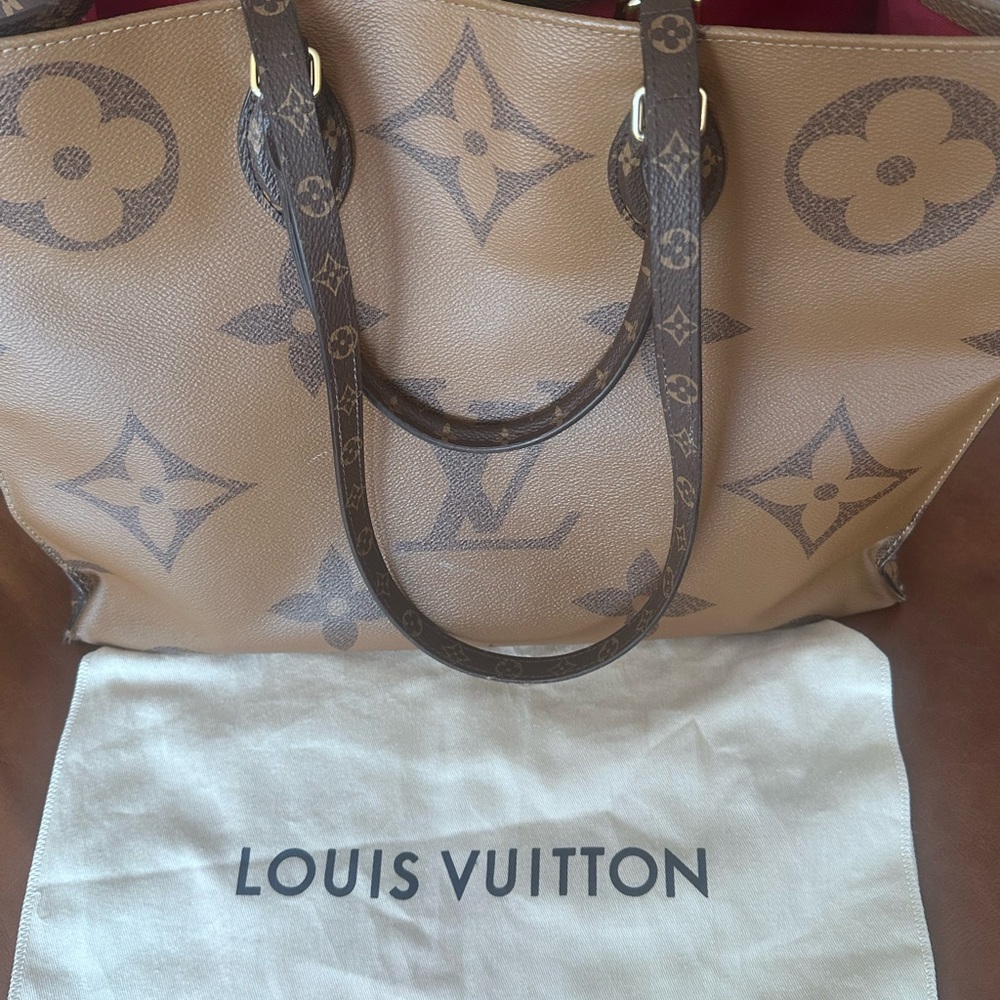 COPY - Louis Vuitton Brown Monogram OnTheGo Tote - Picture 3 of 7